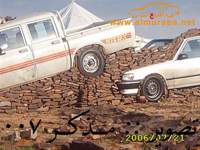 Необычное развлечение арабов - Машины на камнях