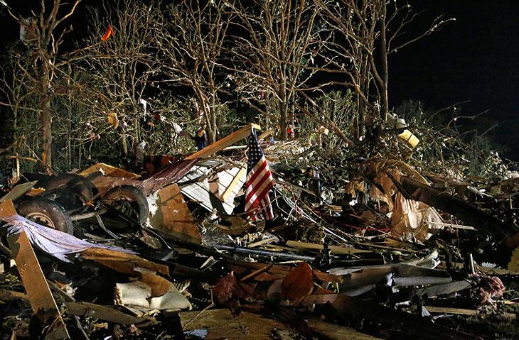Последствия прошедших торнадо в США