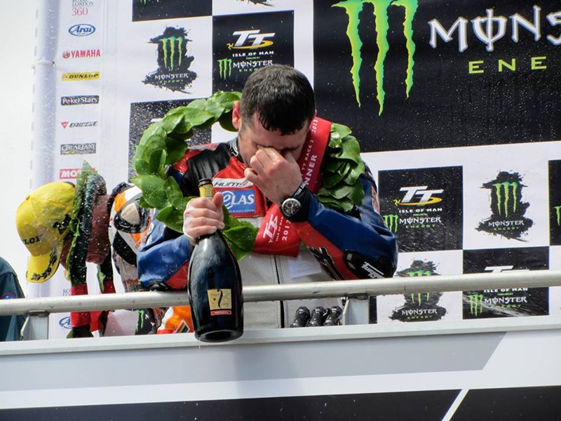 Майкл Данлоп выиграл вторую гонку Monster Energy Supersport TT