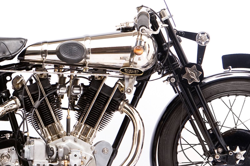 Винтажный мотоцикл Brough Superior SS101 Pendine