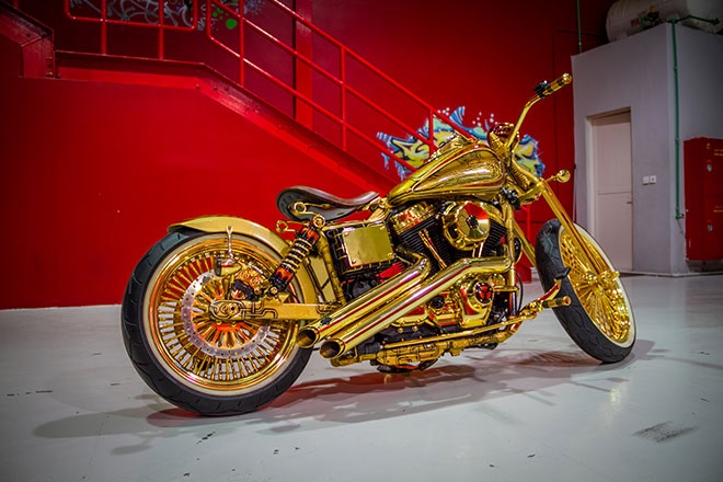 Золотой кастом Harley-Davidson Dyna - Lycan Customs