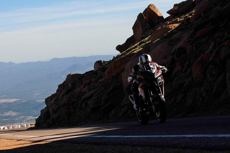 Гоночный мотоцикл Ducati Multistrada 1200 S Pikes Peak
