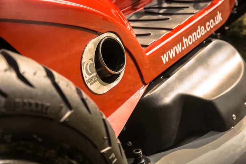 Самая быстрая газонокосилка Honda HF2620 с двигателем Honda VTR1000F Superhawk