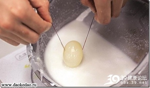 Как в Китае делают поддельные куриные яйца