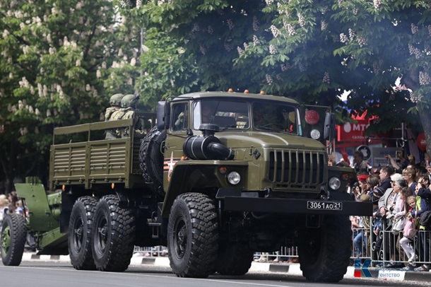 В Крыму провели три военных парада