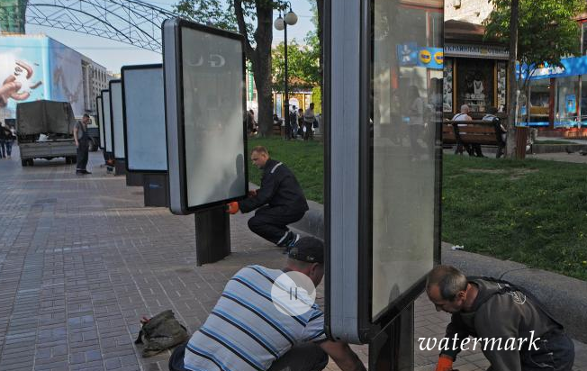 В фокусе Киева демонтируют рекламные конструкции