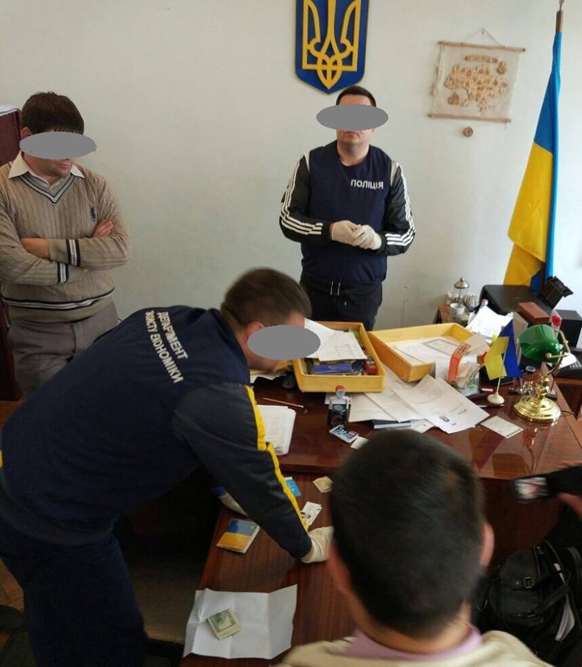 В Одесской области по подозрению во взятке застопорен луковица РГА